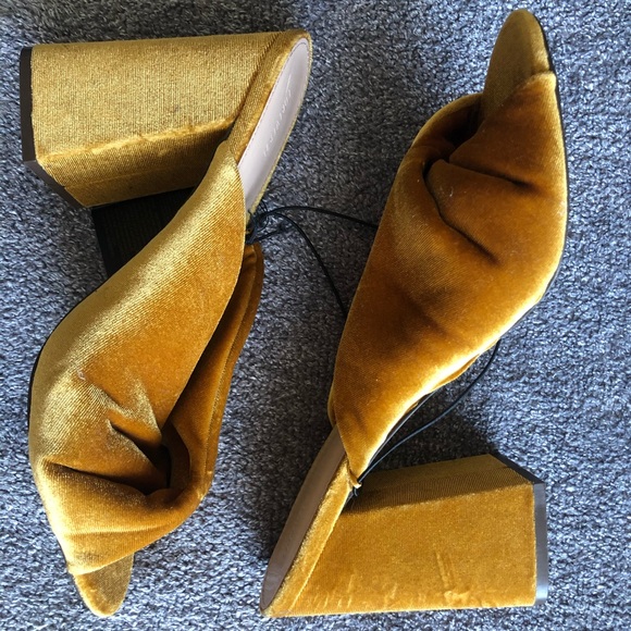 New block heel - Picture 1 of 2